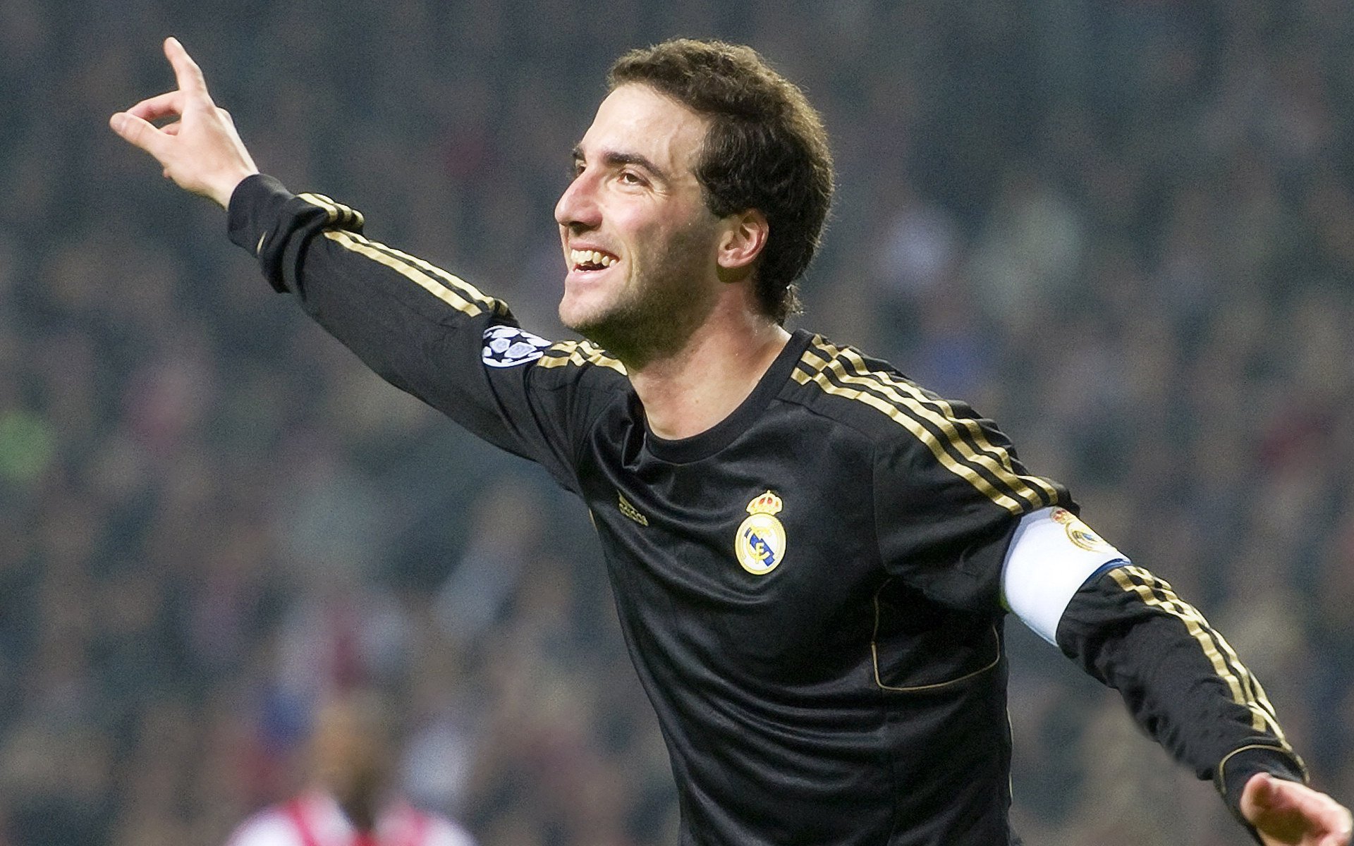 开云电竞中国-传奇教练的“秘技”——战术思维让球队如虎添翼，传奇足球教练